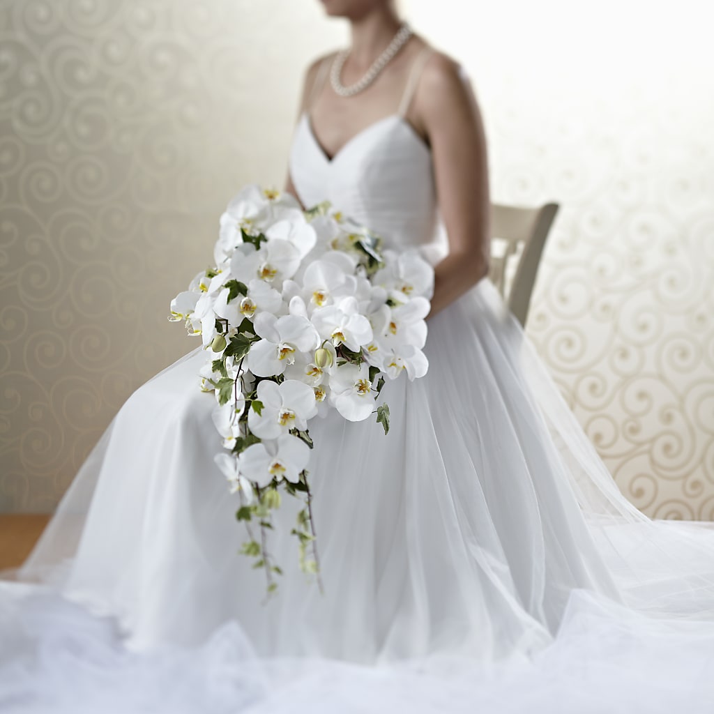 Classic White Bouquet – BLOOMERS FLOWERS & GIFTS, Campbell CA