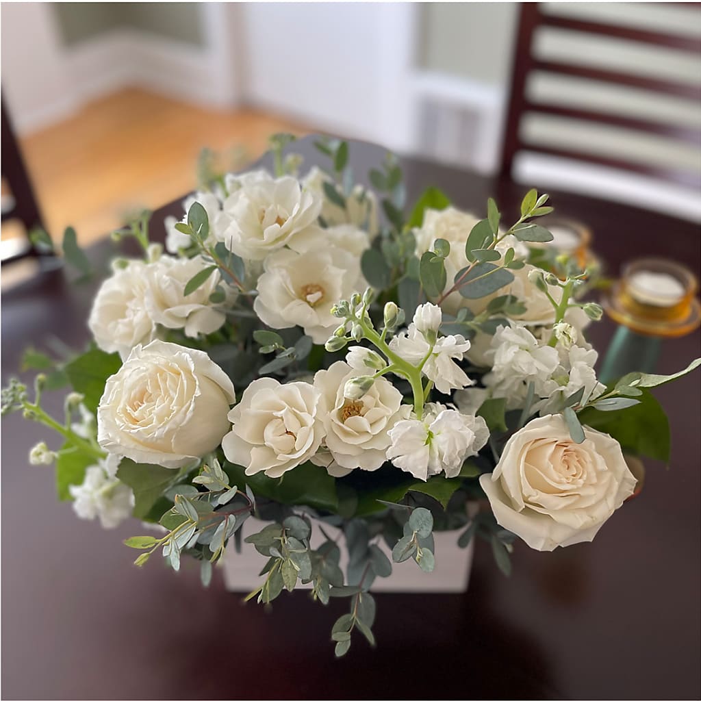 Fresh Linen Box Bouquet – BLOOMERS FLOWERS & GIFTS, Campbell CA